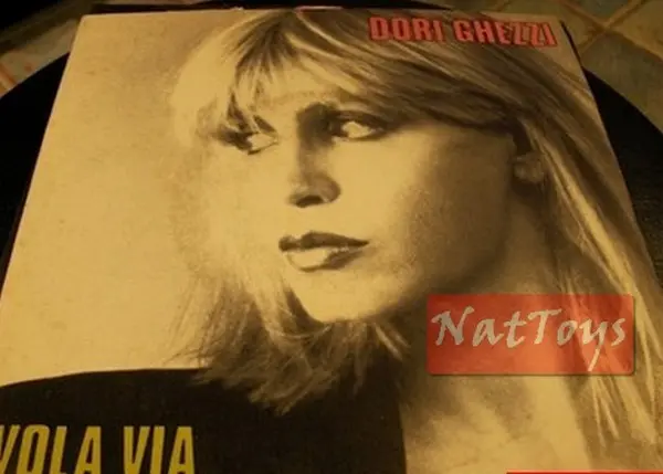 7" 45 GIRI Dori Ghezzi VOLA VIA/STELLA BIONDA (Italy 1983, FADO FAD 35003) NM/NM