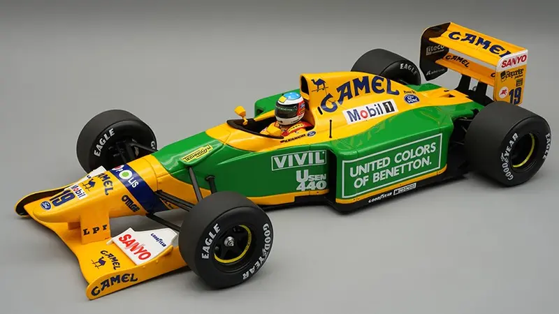 BENETTON B192 N.19 WINN.SPA GP 1992 M.SCHUMACHER C/VETRINA E PILOTA 1