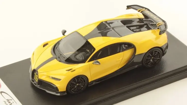 BUGATTI CHIRON PUR SPORT MOLSHEIM YELLOW 1
