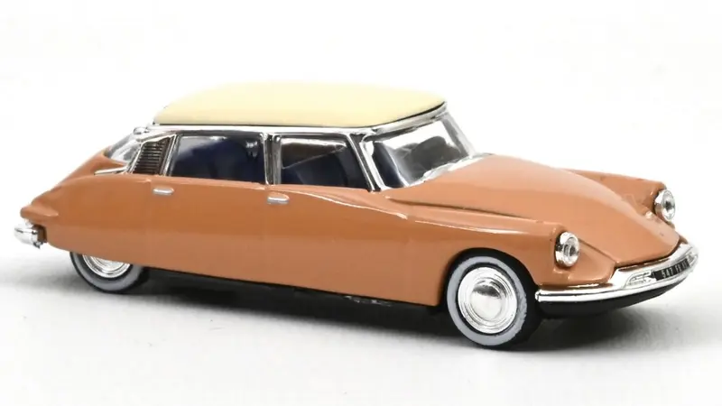 CITROEN DS 19 1959 BEIGE WITH WHITE ROOF 1