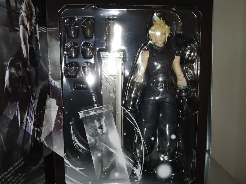 Final Fantasy VII Remake Play Arts Kai Action Figure No. 1 Cloud Strife 28 cm