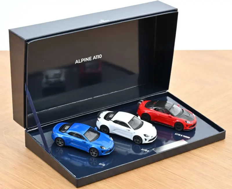 GIFT BOX ALPINE A110 2025 FRENCH FLAG COLORS 1