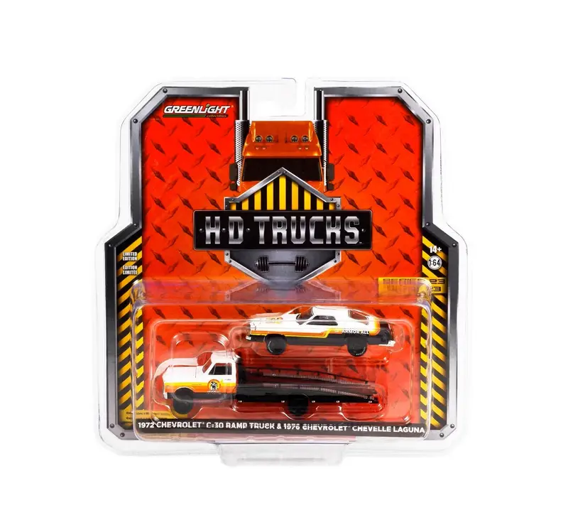Greenlight Collectibles - 1972 Chevrolet C-30 Ramp Truck with 1976 Chevrolet Chevelle Laguna - Series HD Trucks - Scala 1/64