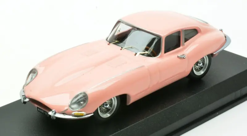 JAGUAE E TYPE PERSONAL CAR RITA PAVONE 1