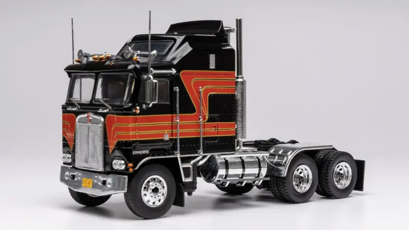 KENWORTH K 100 AERODYNE 1976 BLACK/RED 1