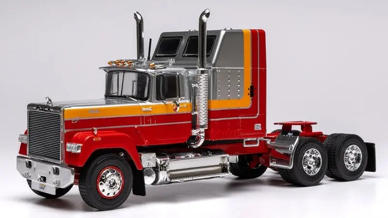 MACK SUPERLINER MAGNUM 1985 SILVER/RED 1