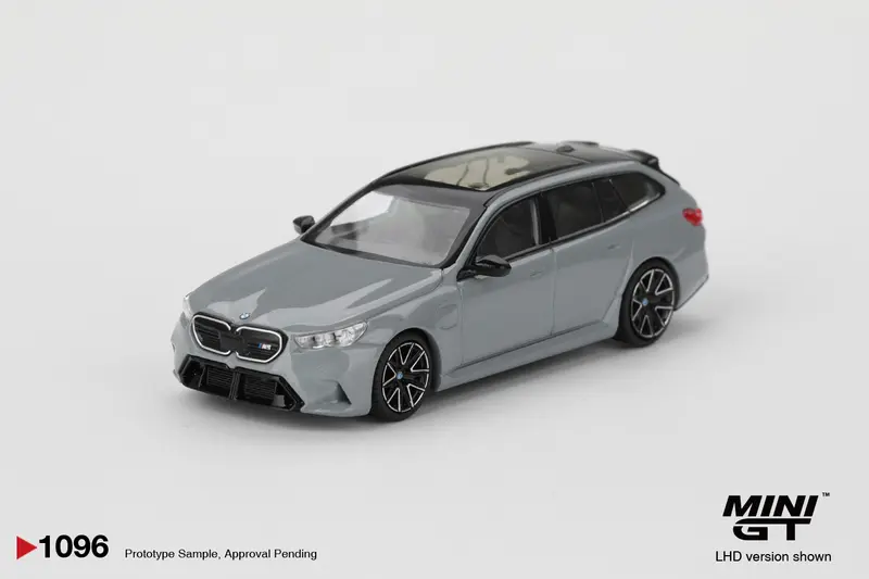 Mini GT - BMW M5 Touring Brooklyn Grey Metallic 2025 - Scala 1/64 MGT01096-L