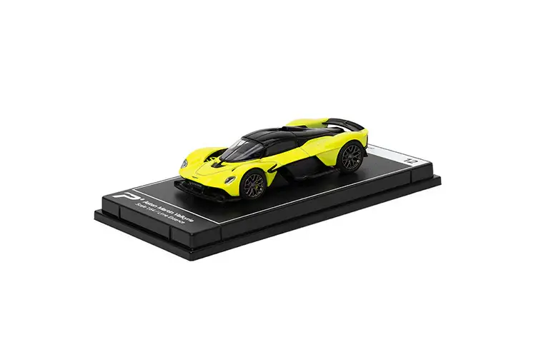 PosterCars - Aston Martin Valkyrie (Lime Essence) - Scala 1/64 H12