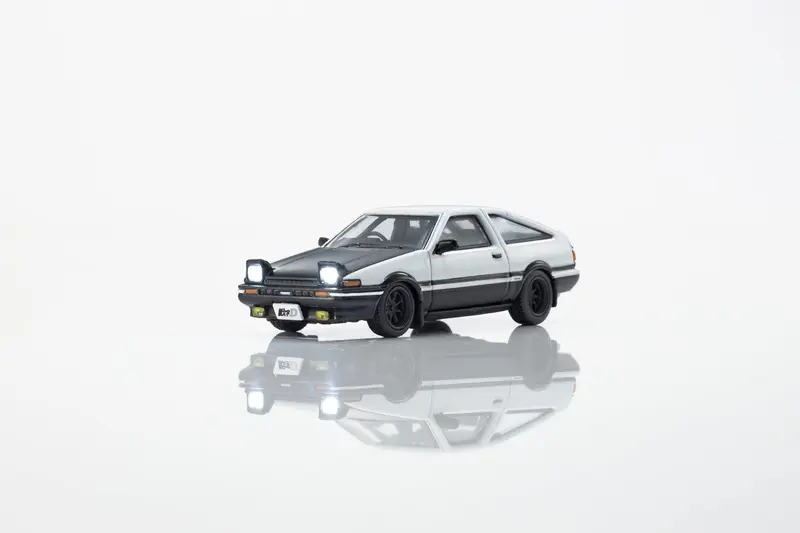 [PRE-ORDER] Kyosho - Toyota Sprinter Trueno Initial D with Led 1995 - Scala 1/64 07133LA