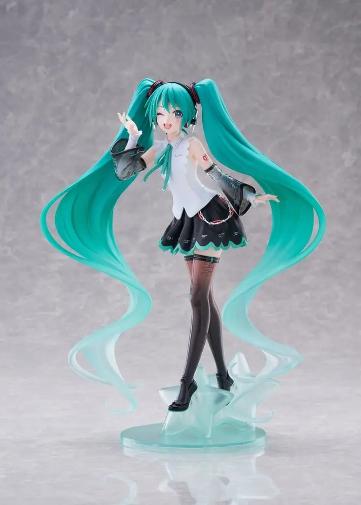 PREORDINE+ 12/2026 Hatsune Miku T-Most PVC Figure NT Ver. 29 cm