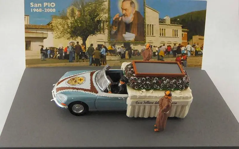 SCALE MODEL COMPATIBLE WITH CITROEN DS SPECIAL 1968 FUNERALE DI PADRE PIO 1