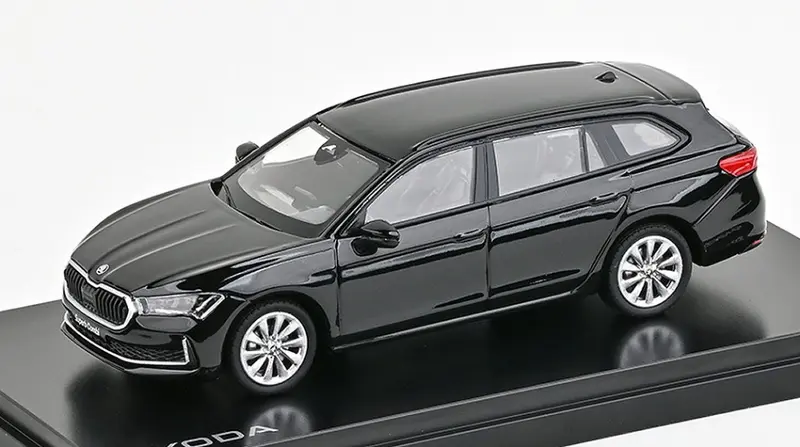 SKODA SUPERB IV COMBI 2023 BLACK 1