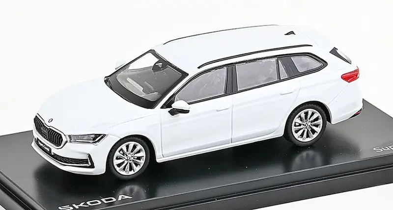 SKODA SUPERB IV COMBI 2023 WHITE 1
