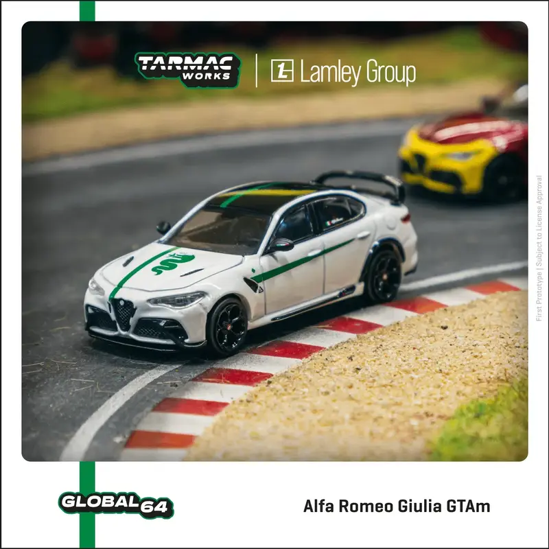 Tarmac Works - Alfa Romeo Giulia GTAm White / Green- Scala 1/64 T64G-TL031-MWG
