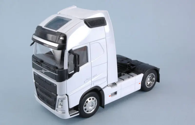 VOLVO FH 2-AXLE 2016 WHITE 1